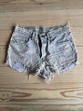 Levi's 550 Light Blue Distressed Denim Cutoff Shorts size 32